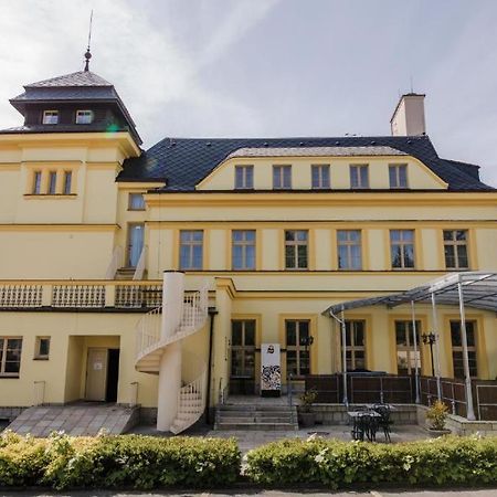 Palace Inn Jíloviště Екстериор снимка