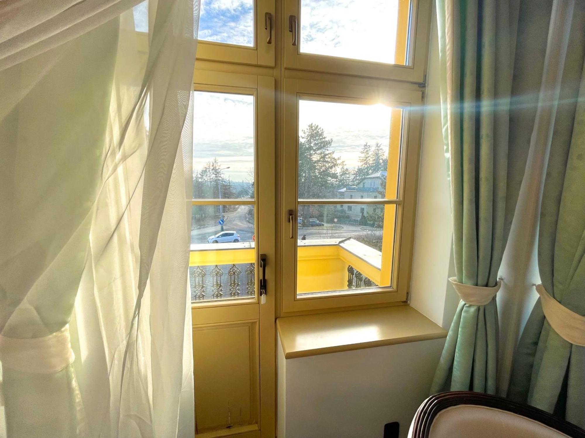 Palace Inn Jíloviště Екстериор снимка